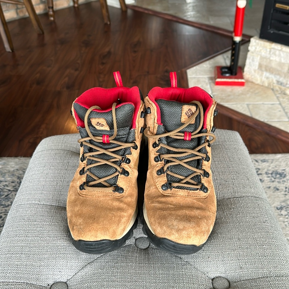 Columbia Tan and Red Men's Boots